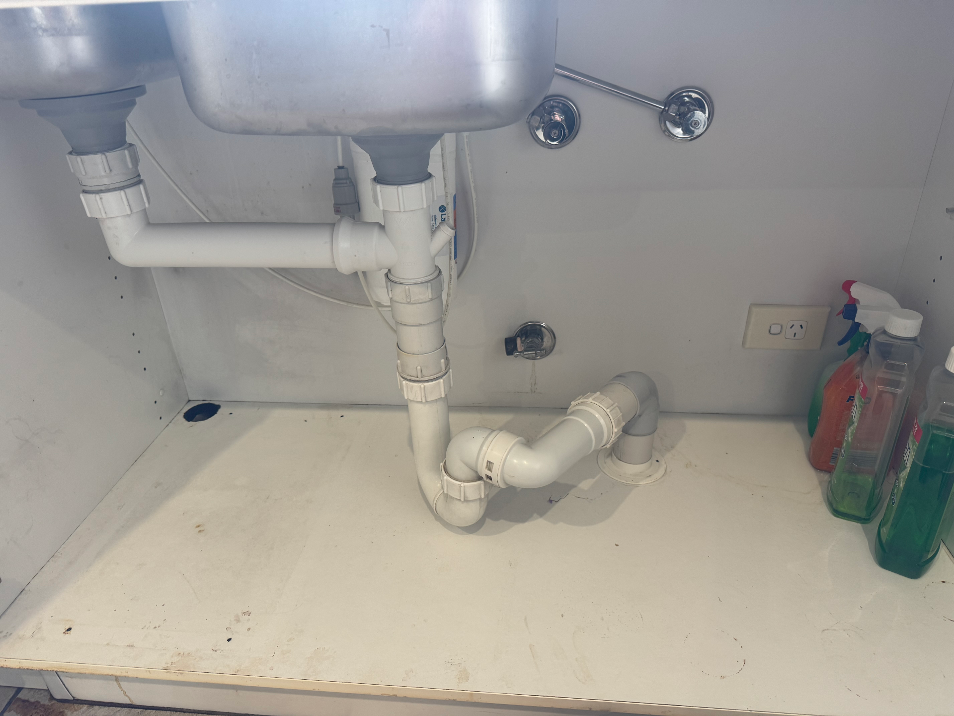 Bathroom sink plumbing system