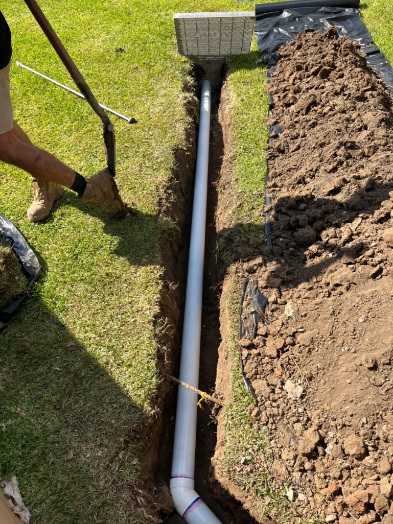 Installing drainage in gardenbed