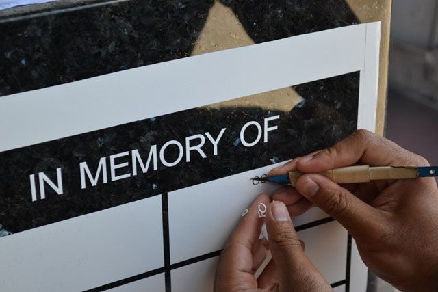 Monumental mason plaque engraving
