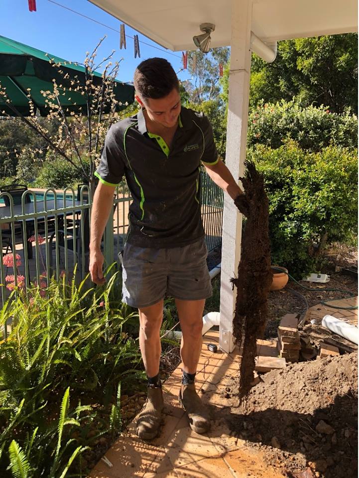 Clearing a blocked drain