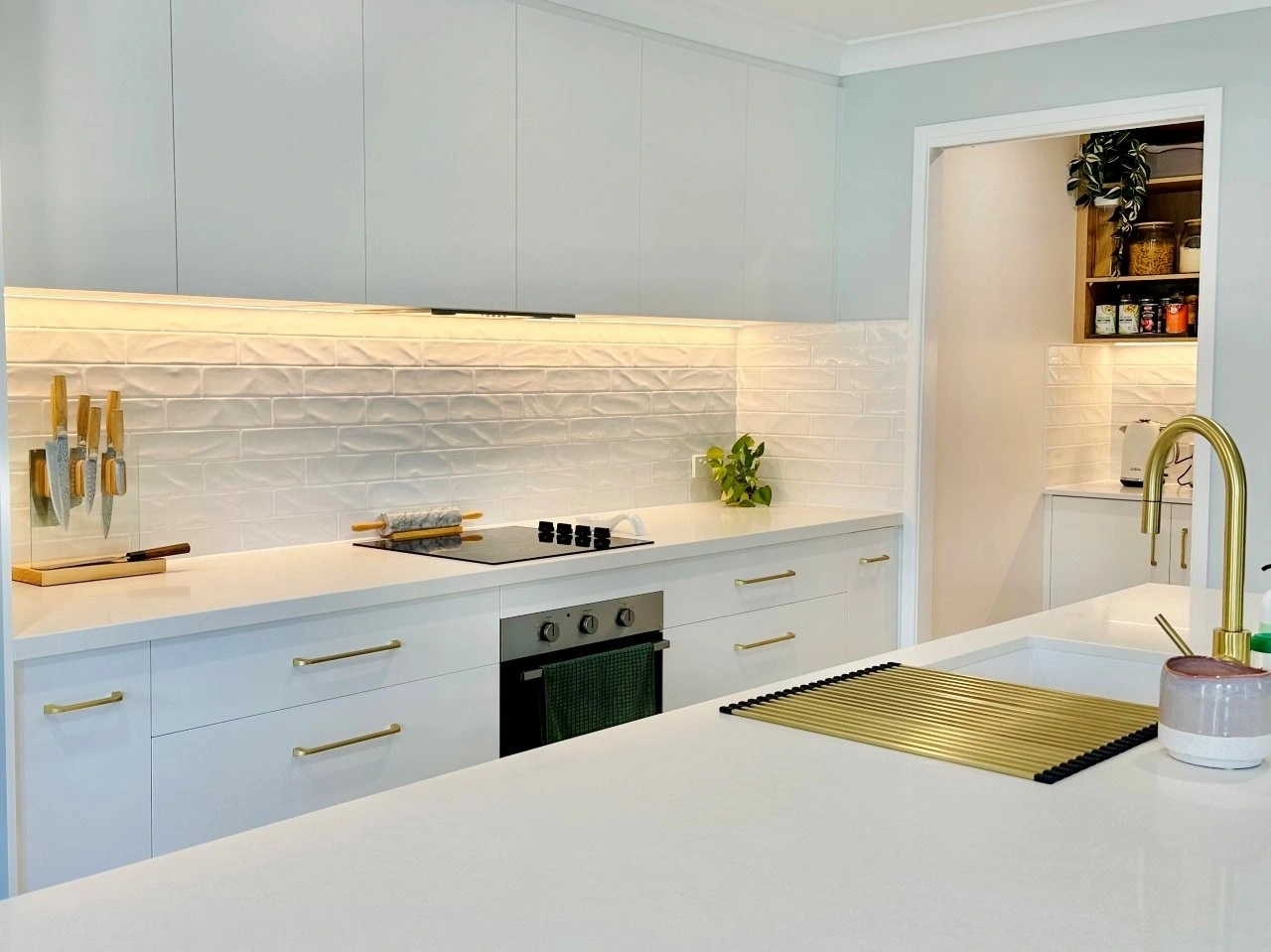 Contemporary Kitchen & Laundry Renovation