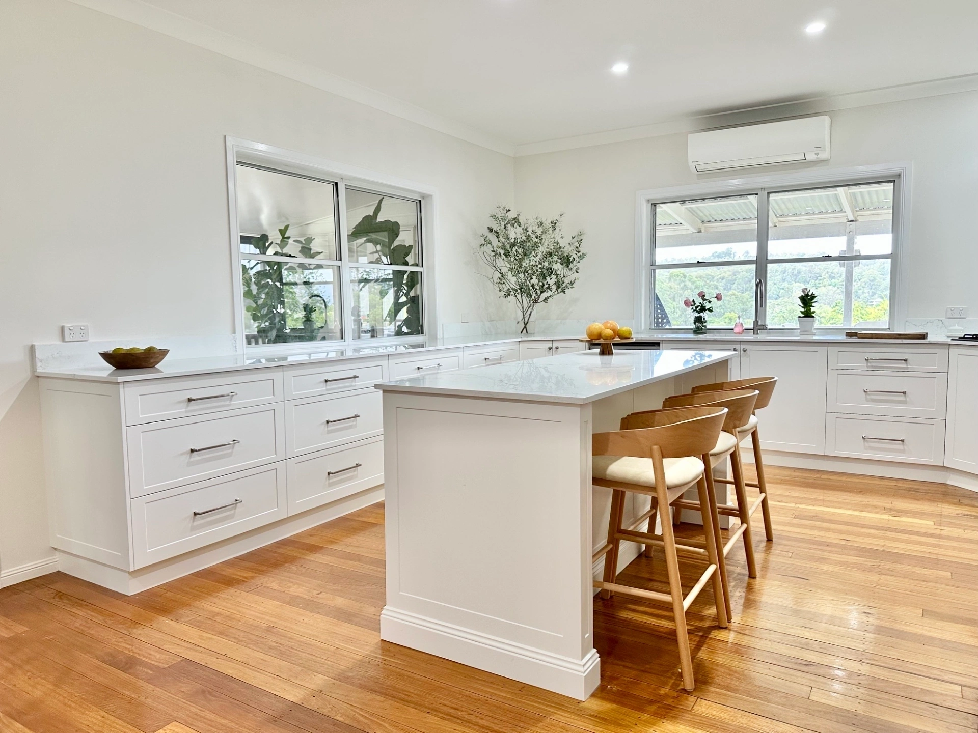 Draper Kitchen, Buffet and Bench Seat