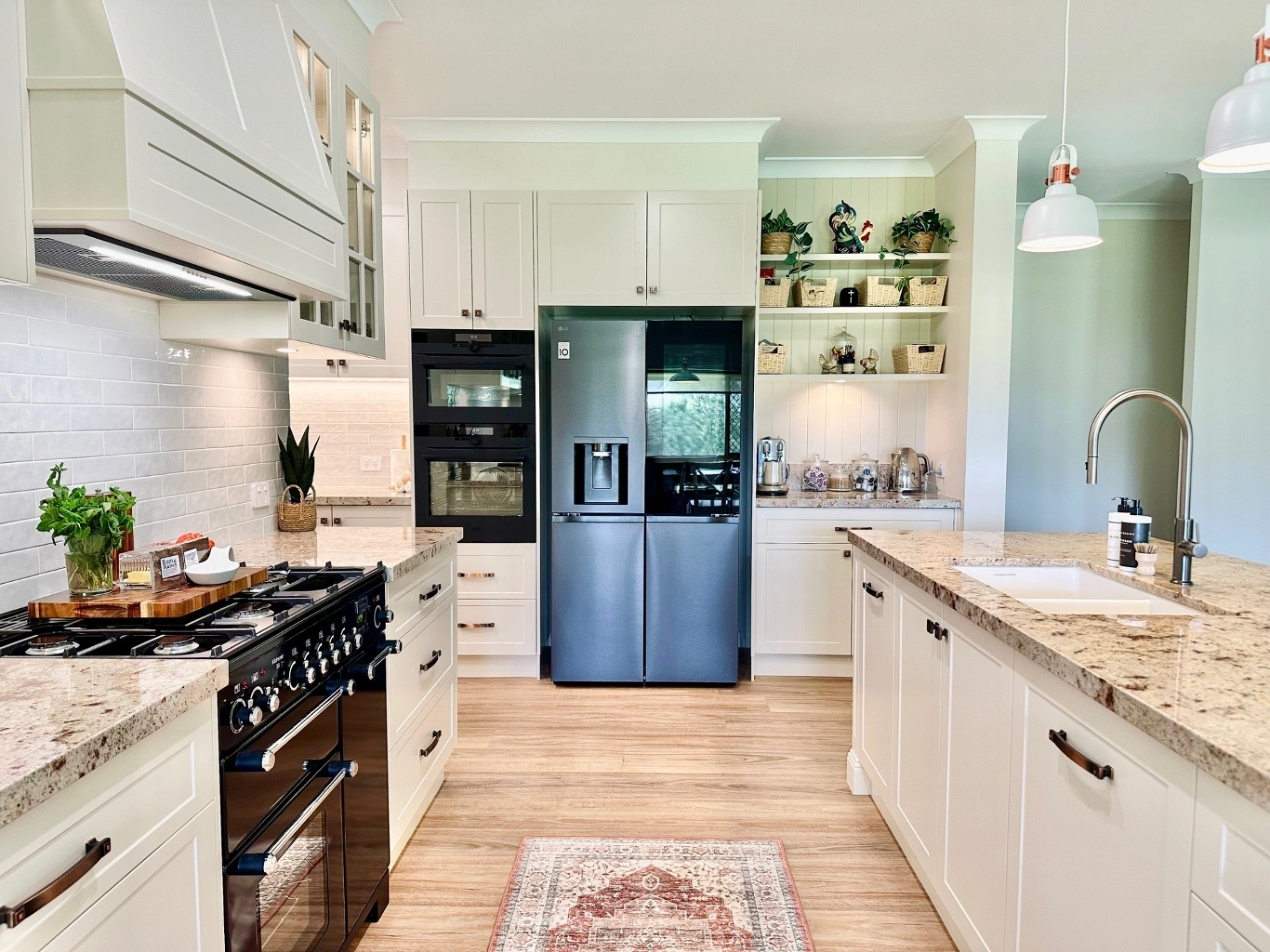 Moorina Kitchen, Bar & Bench Seat