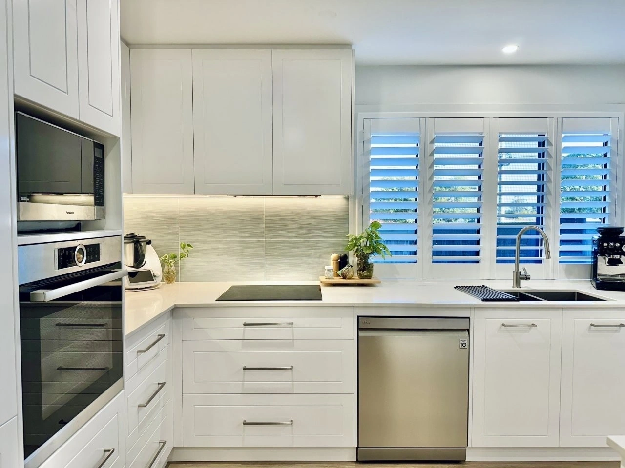 Woody Point Kitchen and Laundry