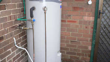 Storage hot water system