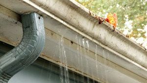 Damaged gutters Damaged guttering