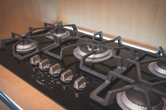 Gas cooktop with 5 burners