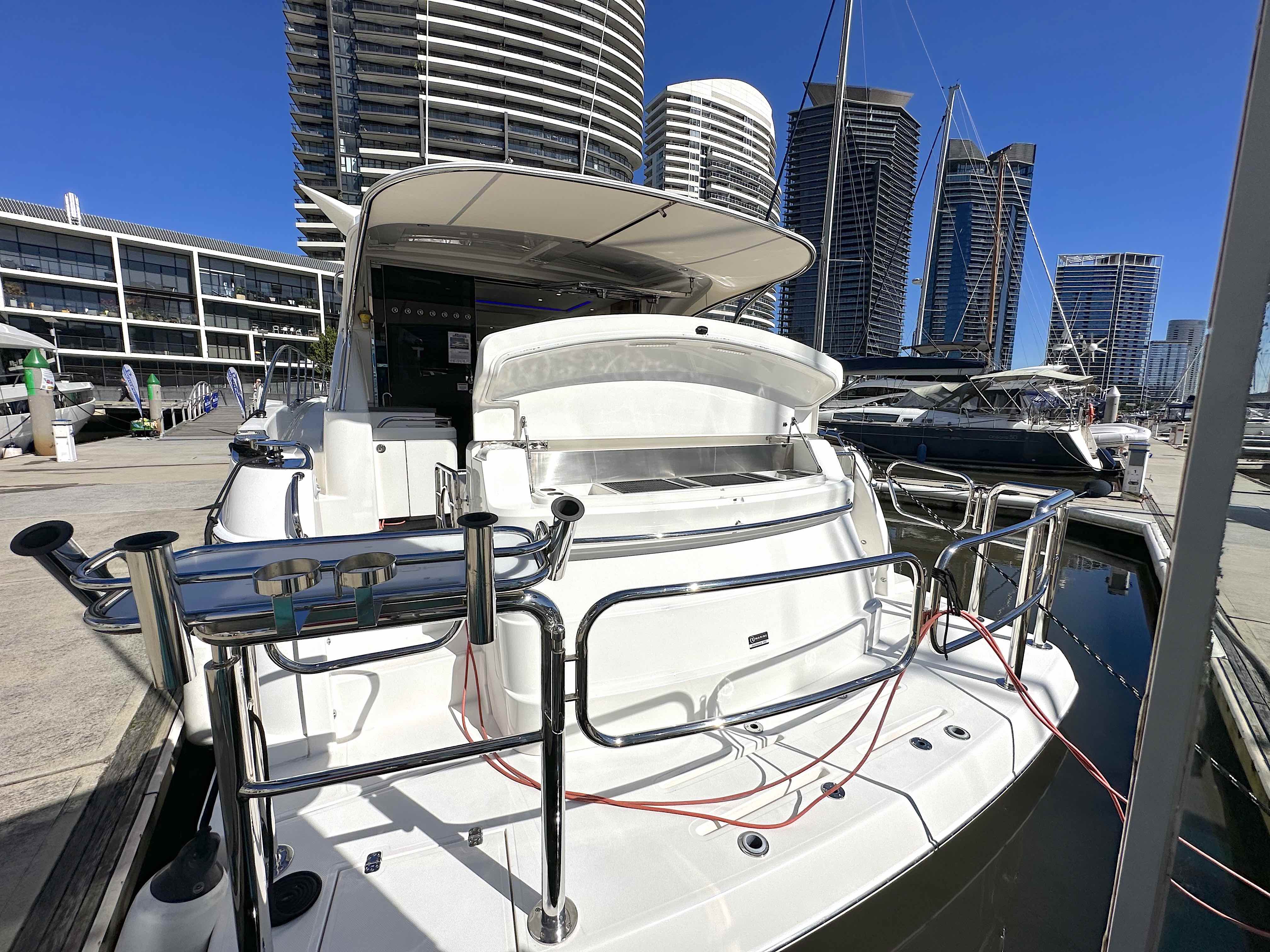 2018 Riviera 4800 Sport Yacht 2