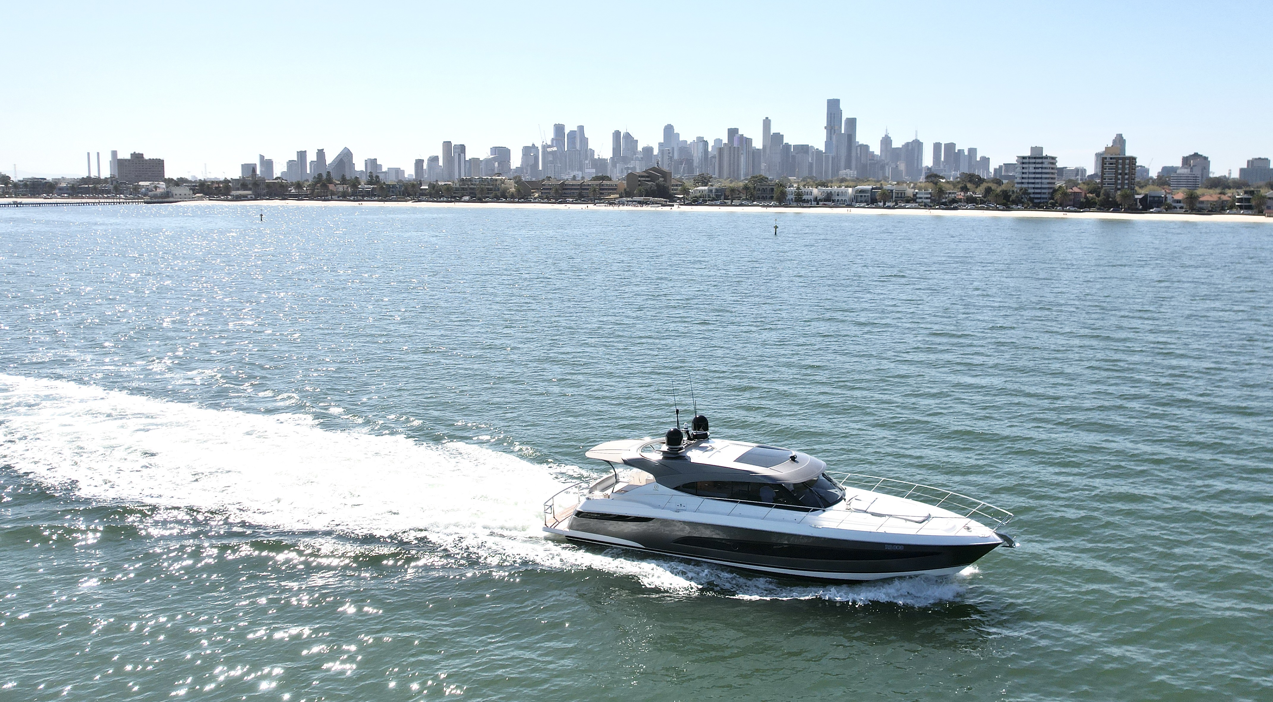 Riviera 5400 Sport Yacht Platinum