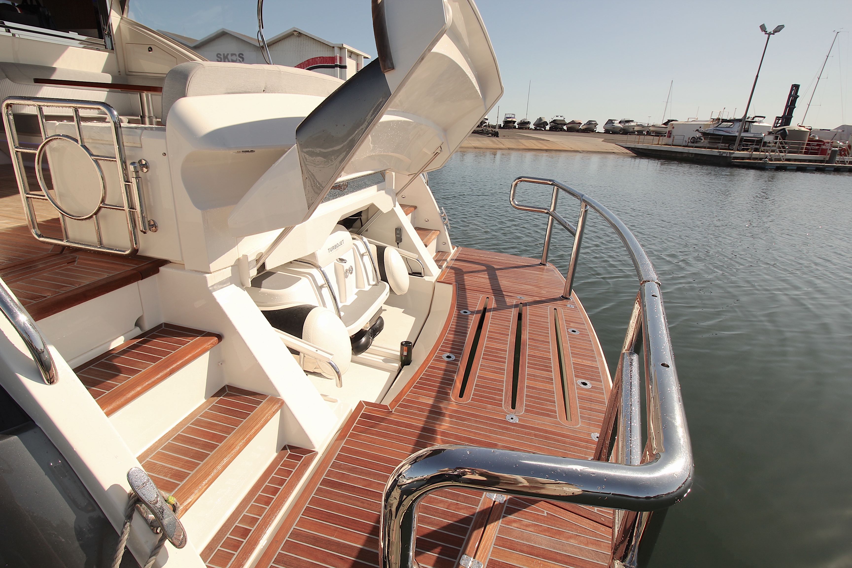 Riviera 5400 Sport Yacht Platinum 5