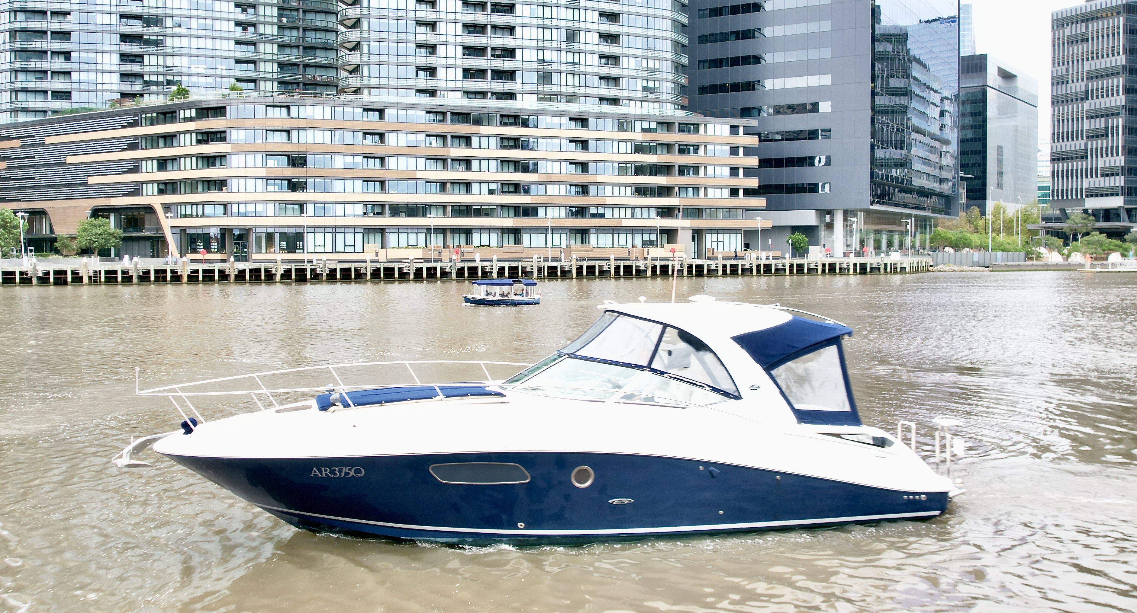 Sea Ray 375 Sundancer