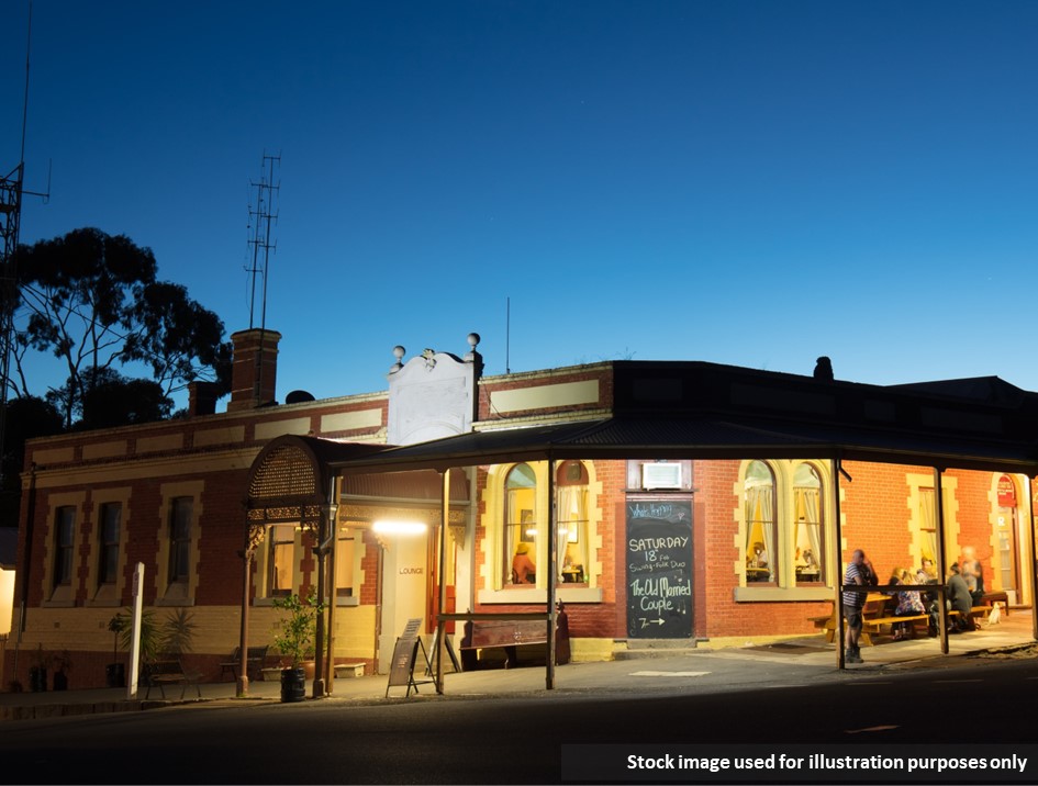 Quaint outback hotel with restaurant
