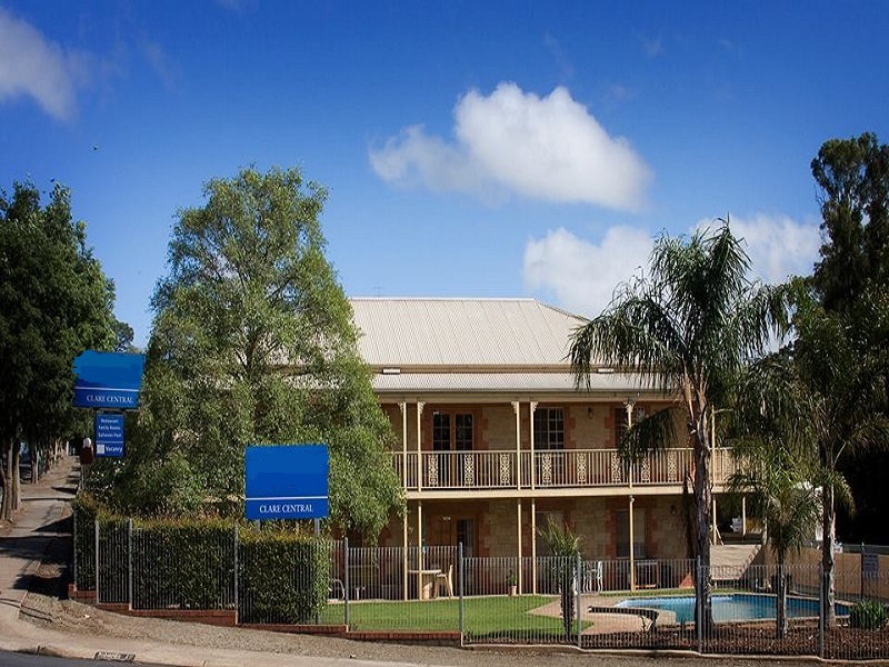 Clare Central Motel