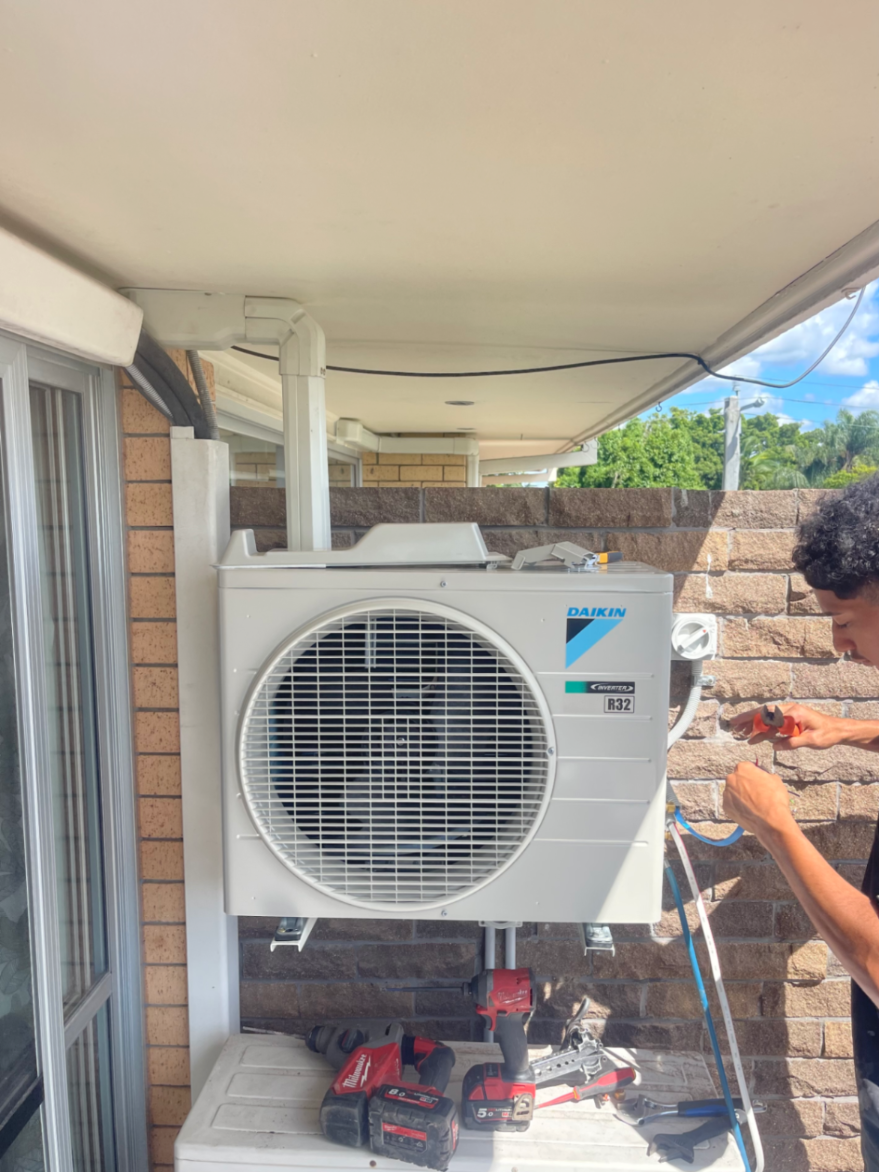 Daikin compressor being fixed