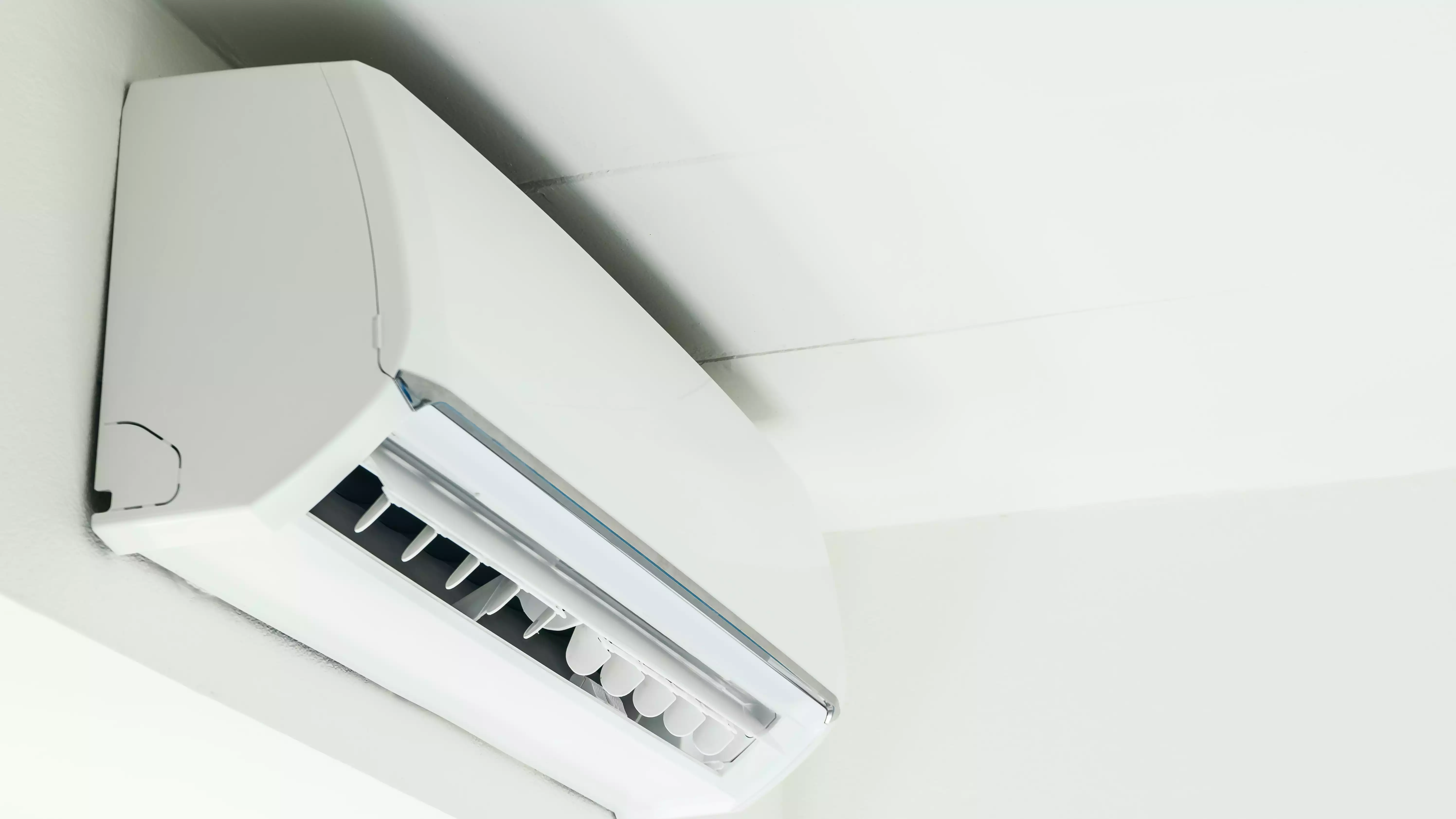 Wall mounted split system aircon