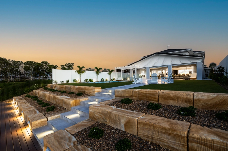 Lake Serenity Helensvale, Sloping block