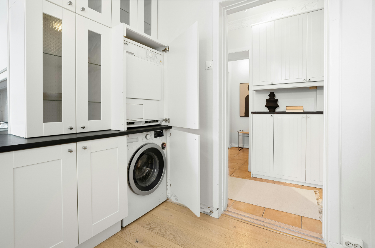 A house without enough storage areas is a house that always feels cluttered and stressful. A great floor plan builds storage into the flow. It’s not about having a massive house; it’s about having a place for everything so you can actually enjoy the space you’ve got.