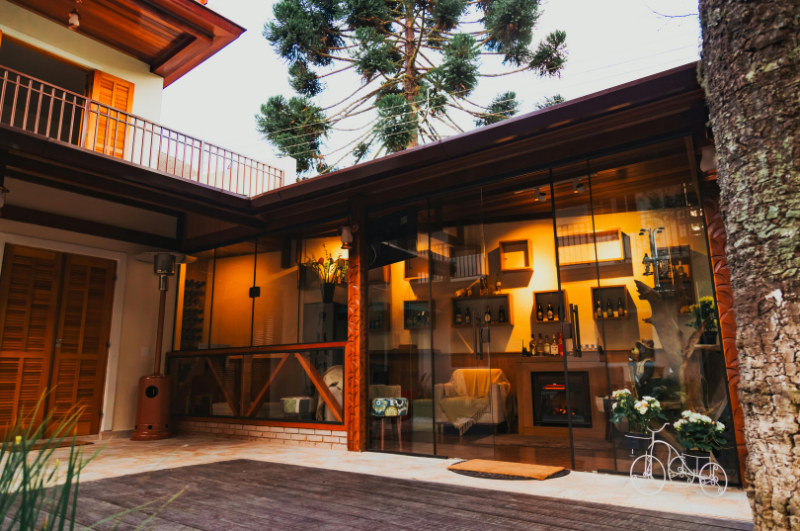 Perfect example of designing and installing Walls of Glass to Seamlessly create an Indoor-Outdoor Flow