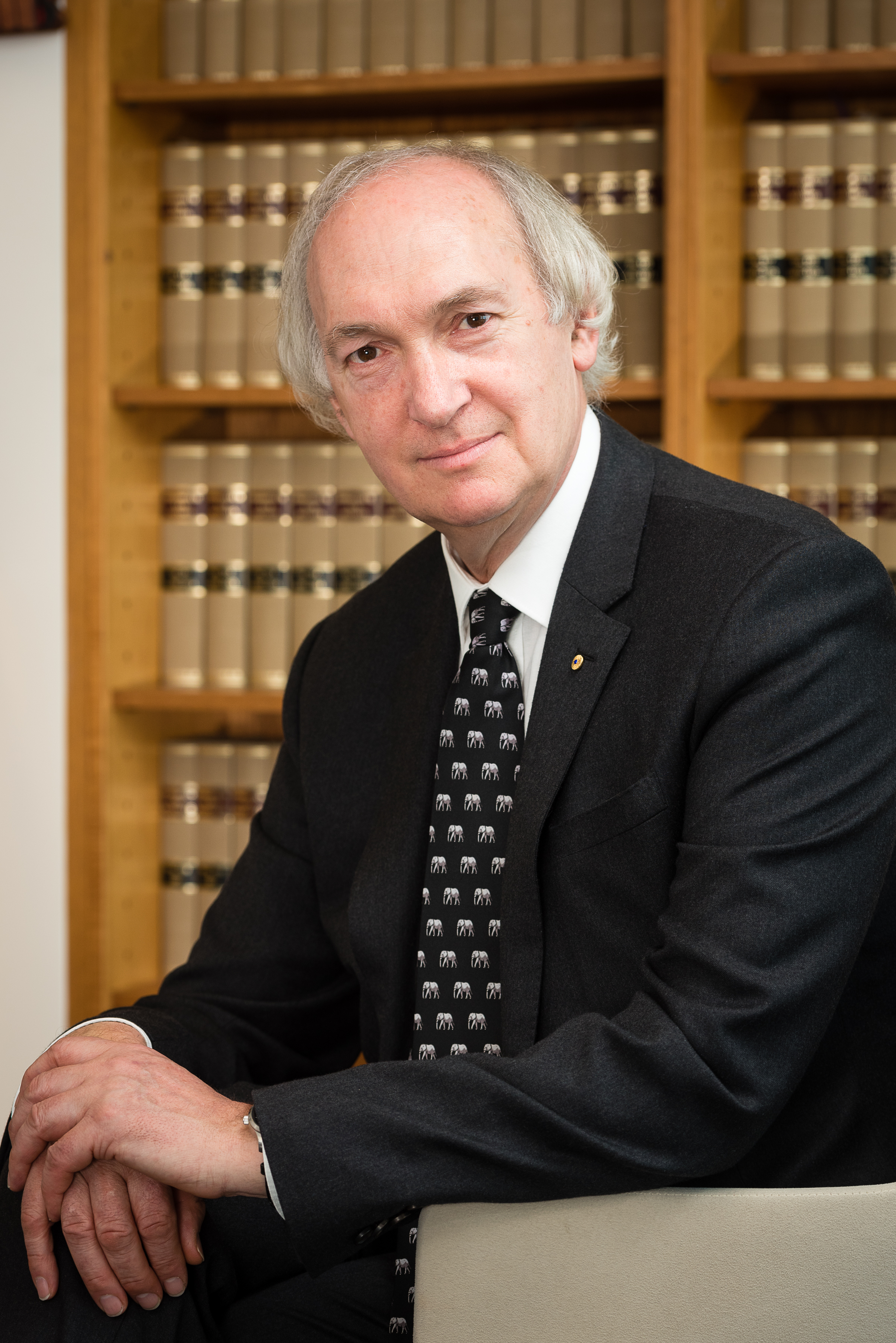 Simon Molesworth, BA, LLB, LFEIANZ, FAICD, FAIML, FVPELA, PIA (Hon.F), FFAHS, C.Env.P