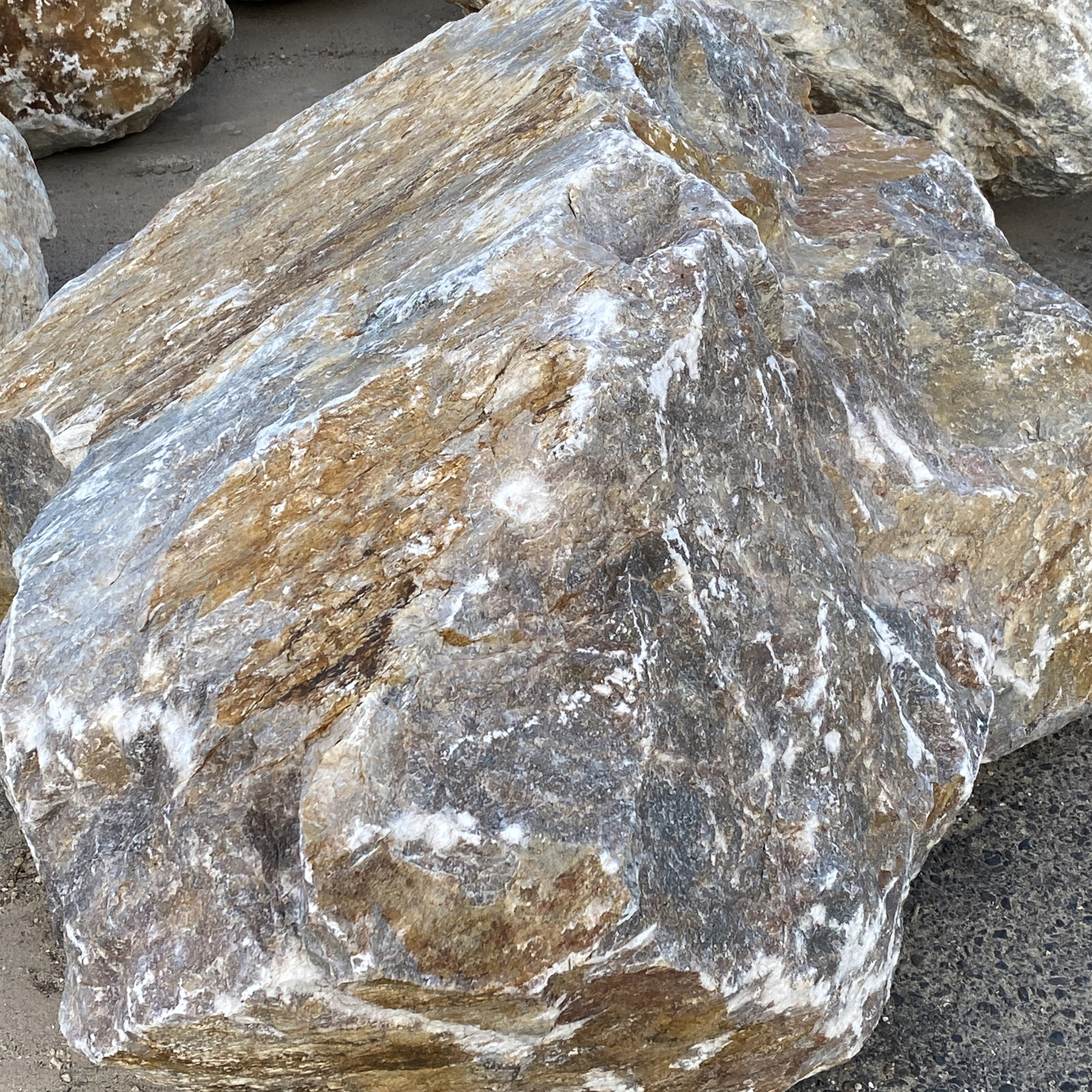 2 to 3 Man Andesite