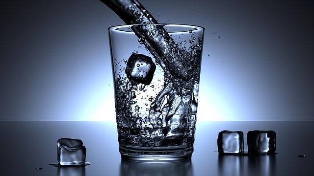 glass of clear water with ice