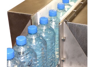 Air drying plastic bottles on a conveyor line
