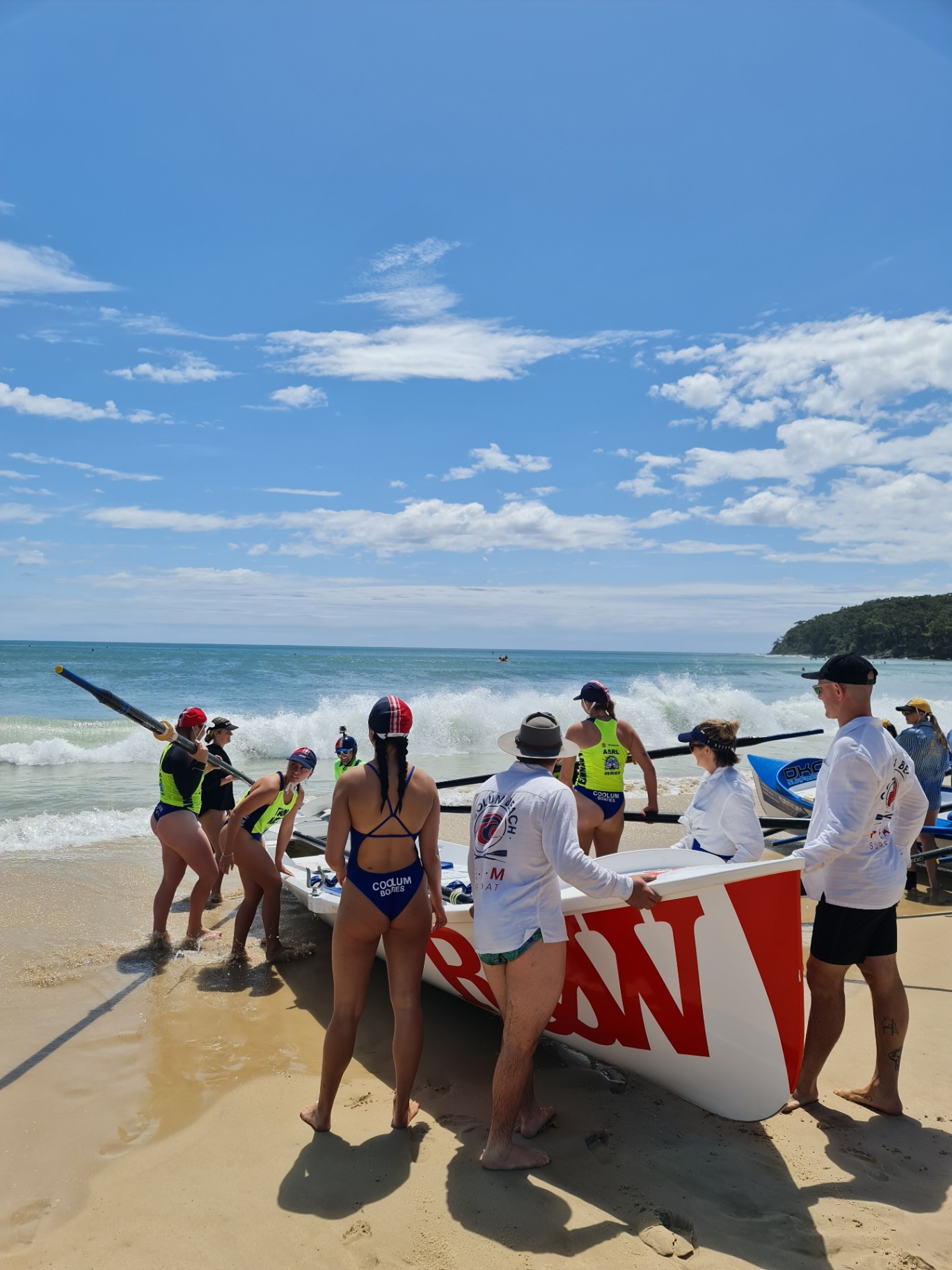 Youth Surf Boat Crew Launching Noosa Carnival