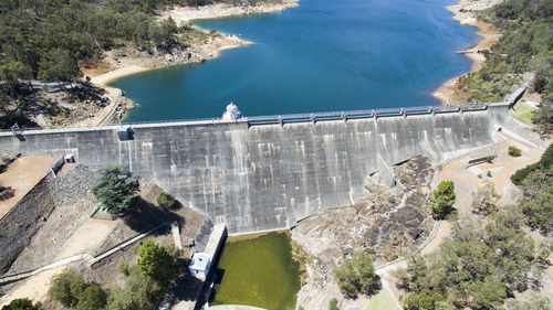 The engineering significance and scenic beauty of Mundaring Weir are highlighted in an image that captures the vast water reservoir and the imposing structure of the weir itself. Visitors can be seen exploring the surrounding natural bushland, visiting the historical museum, and enjoying the tranquil water views. The site exemplifies a harmonious blend of historical importance, recreational activities, and its crucial role in Perth's water supply system.
