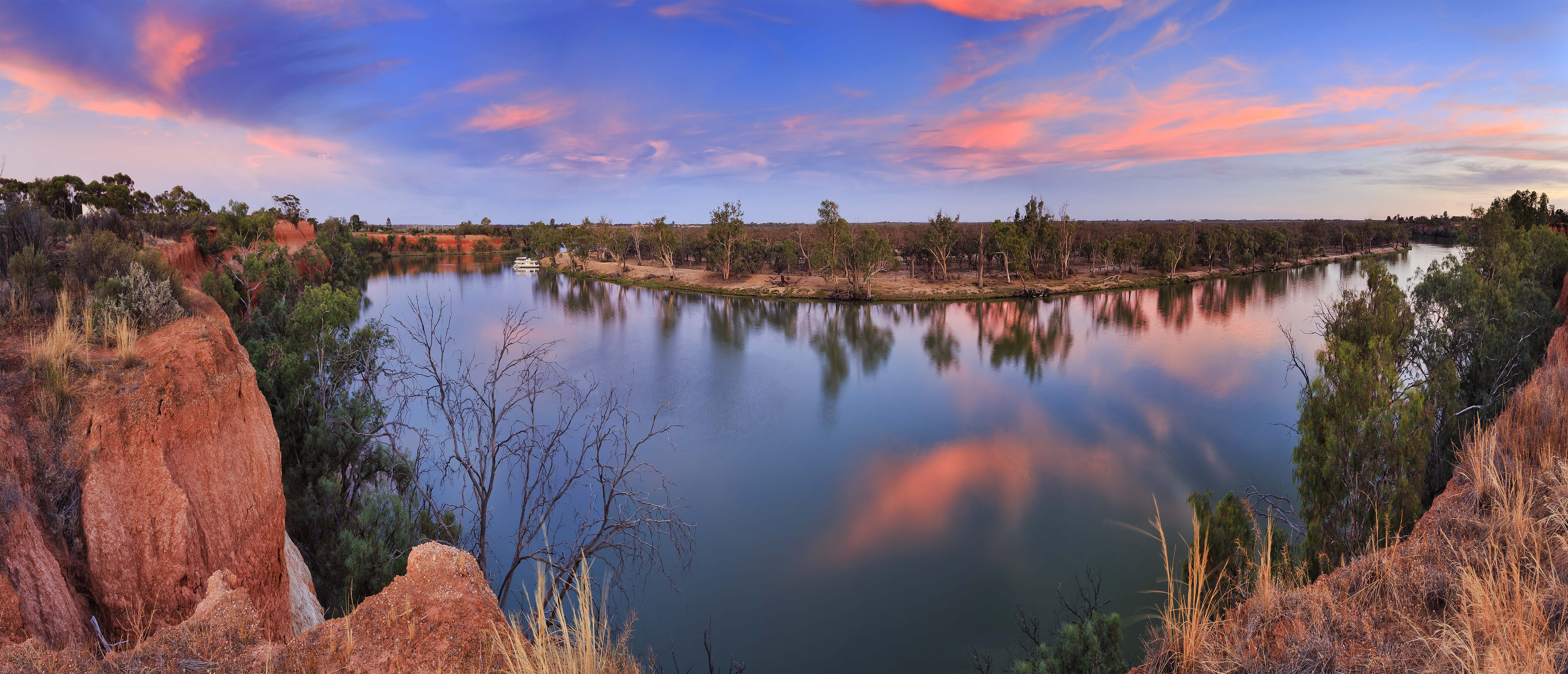 Scenic view of the Murray River in Loddon Mallee. 