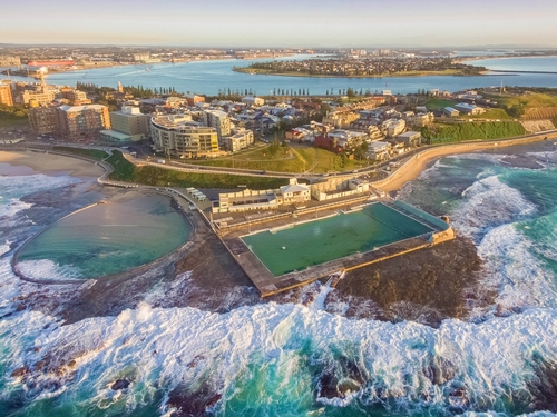 Step into the refreshing Newcastle Ocean Baths, where history meets the horizon. These iconic saltwater pools, framed by art deco pavilions, provide a unique swimming experience against the backdrop of the vast Pacific Ocean.