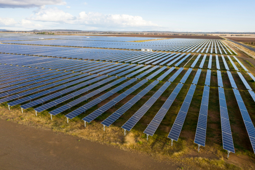 Spread across 250 hectares, Toowoomba's solar farm is one of Australia's largest renewable energy projects. Captured under the clear blue skies, rows of solar panels harness sunlight to generate clean electricity, highlighting Toowoomba's commitment to sustainability and environmental stewardship.