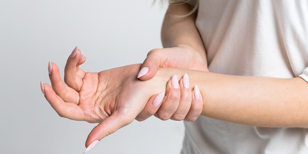 What is the difference between osteoarthritis and rheumatoid arthritis?