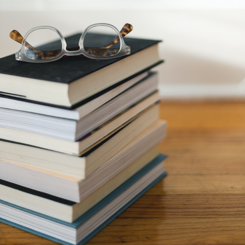 30+ Books Every Freelancer and Agency Owner Should Read