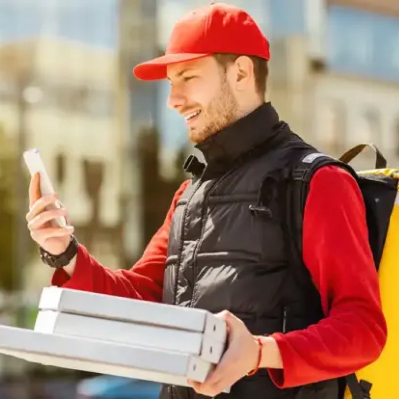 Restaurant Online Food Delivery: Looking At the Pros & Cons