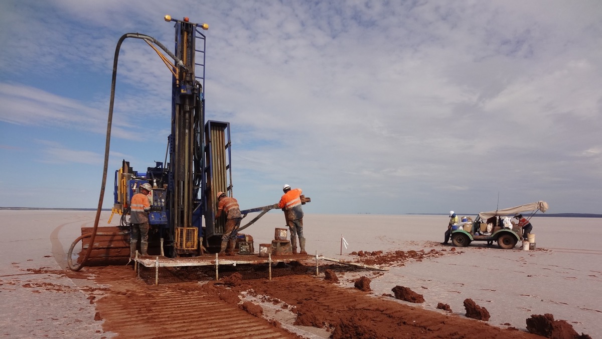 Aircore drilling on Lake Lefroy