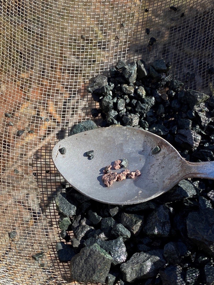 Nuggets of native copper in RC drill chips in hole LEFR275