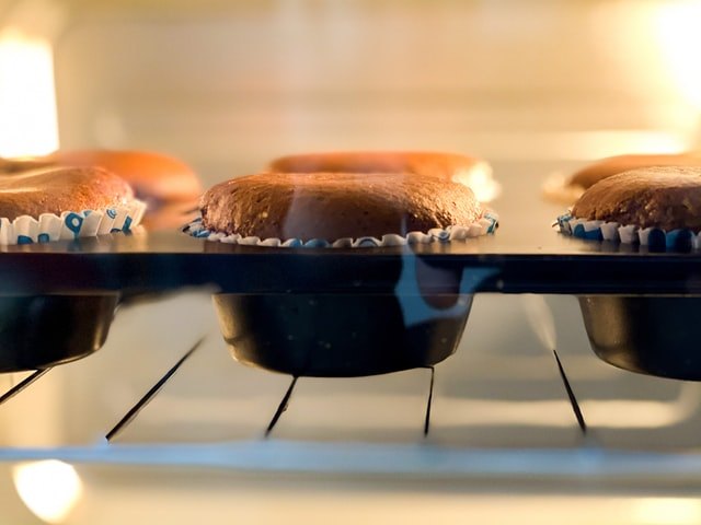 Baking cupcakes in gas oven