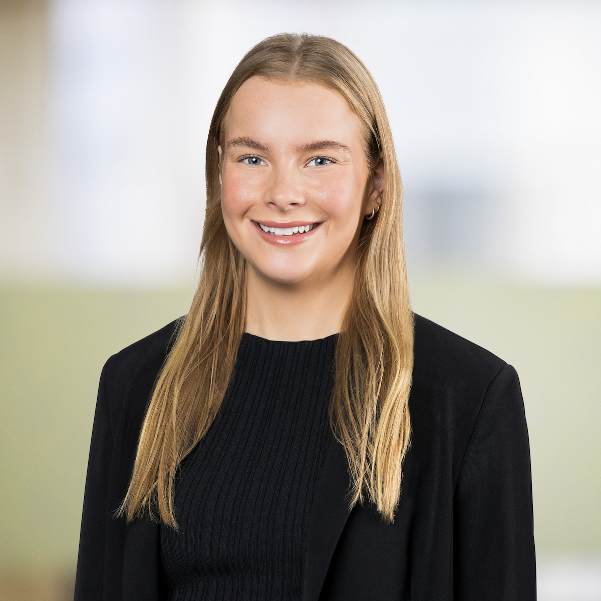 Lauren Lydeamore - Lawyer