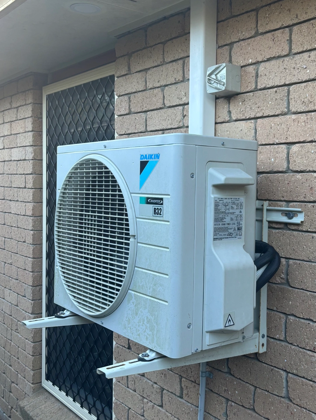 Daikin air conditioning system outdoor unit that is clear of overgrowing plants, dirt or detritus to ensure airflow is not restricted.