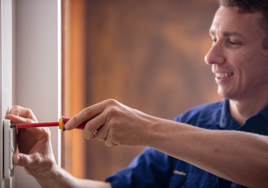 fixing an outlet in a home