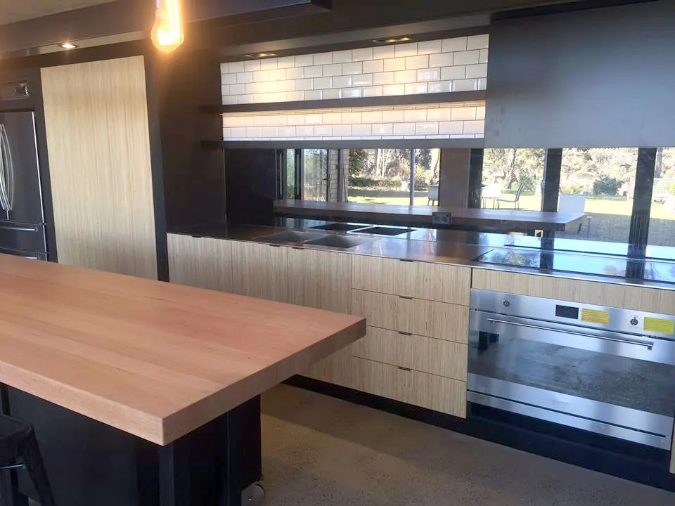 Handle-less Kitchens! (just right for COVID19 time)