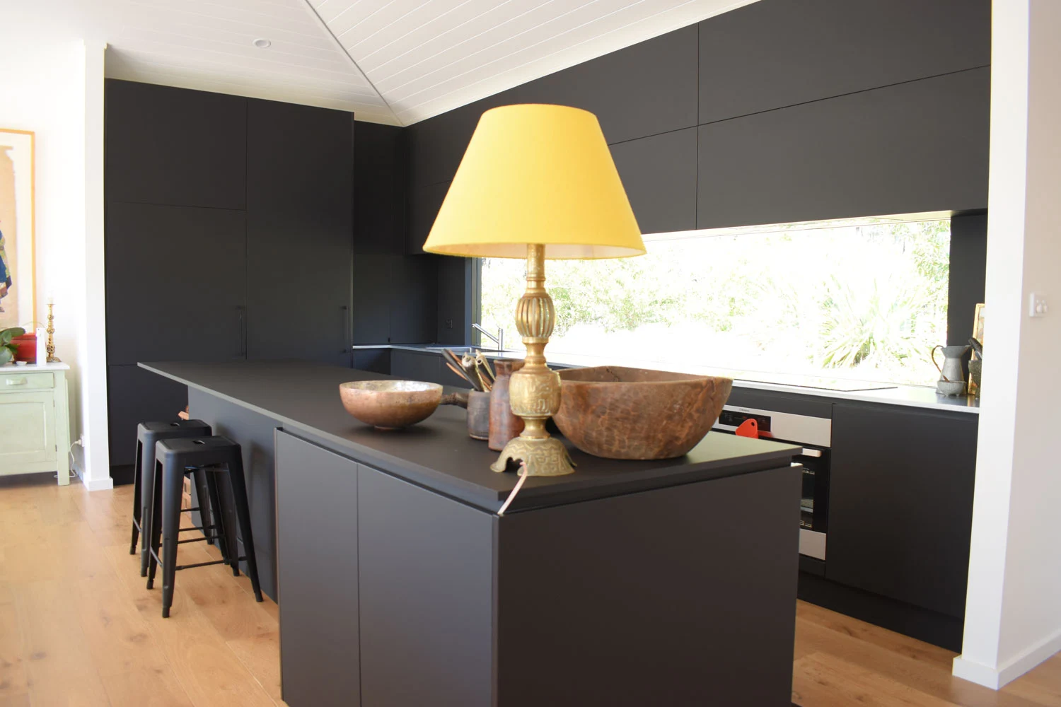 Handle-less Kitchens! (just right for COVID19 time)