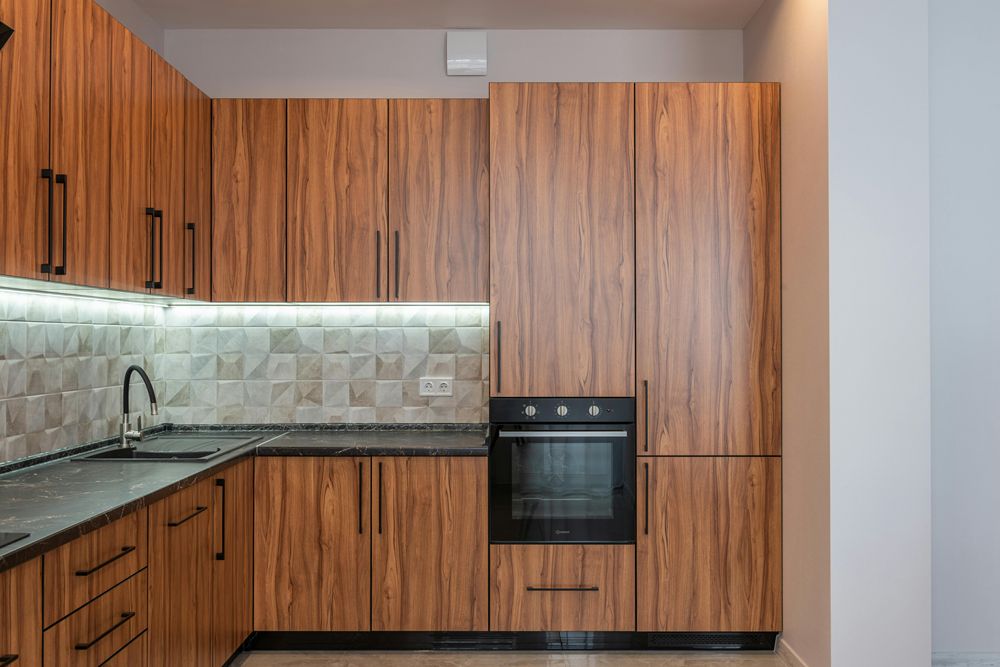 How to Make a Small Kitchen Look Bigger: Design Tips and Tricks