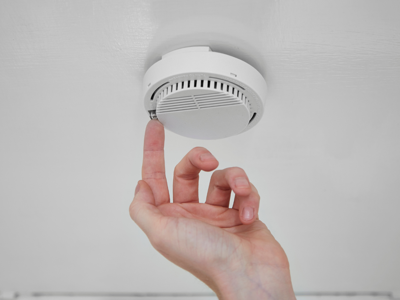 Smoke alarm installation
