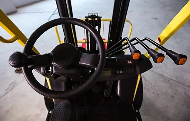 Hyster H2.0-3.5UT Forklift thumbnail 7