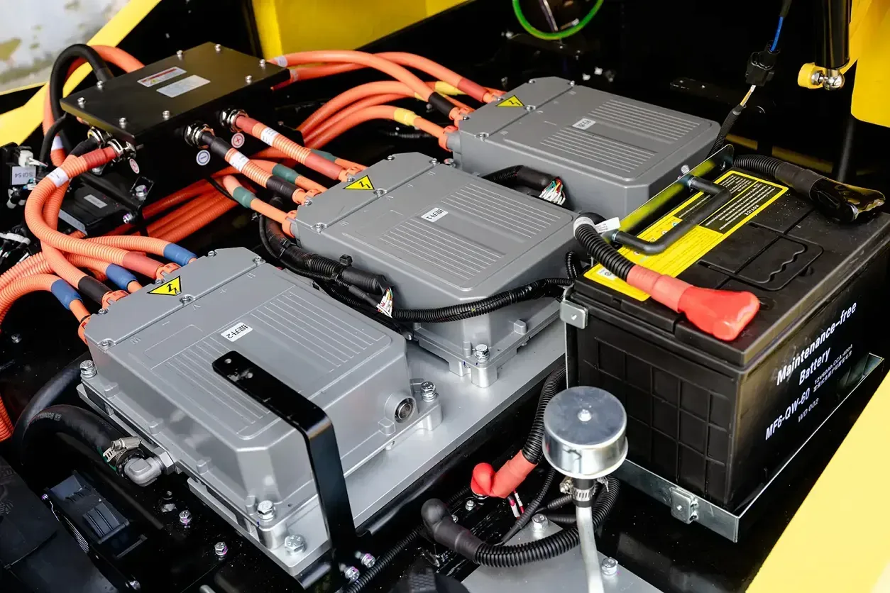 Hyster J5.0-7.0XTLG Electric Forklift thumbnail 3