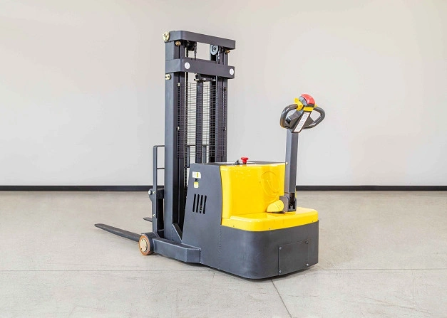 Liftsmart CB08-i Counterbalance Stacker