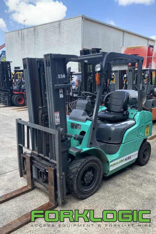 2.5 Tonne Mitsubishi Container Mast LPG Forklift thumbnail 2