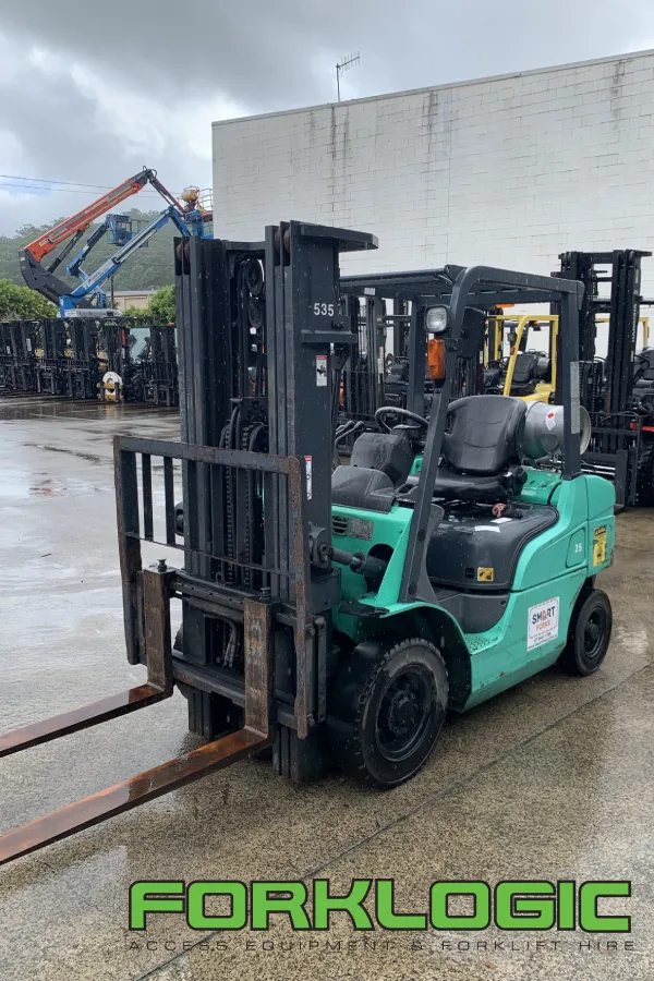 2.5 Tonne Mitsubishi Container Mast LPG Forklift thumbnail 2