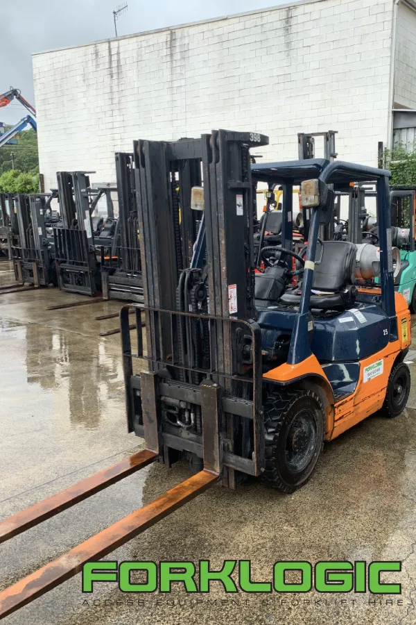 2.5 Tonne Toyota Container Mast LPG Forklift thumbnail 2